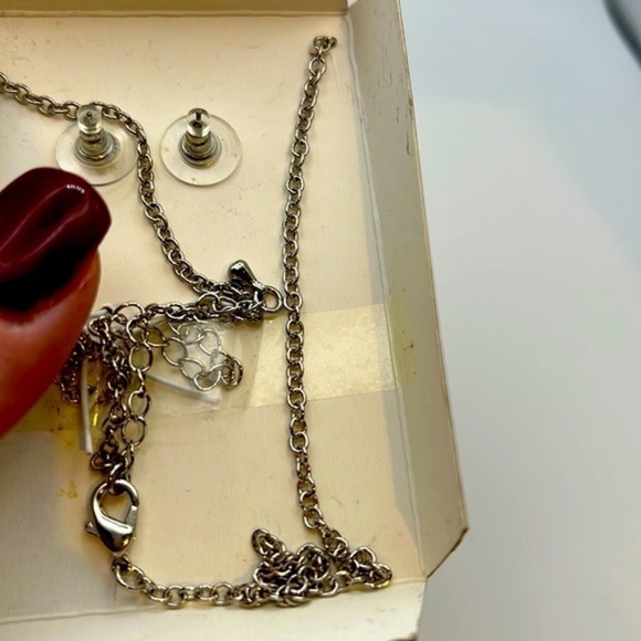 GENUINE Crystal 18 1/2 “ Pendant and Earring‎ Set - Picture 2 of 2